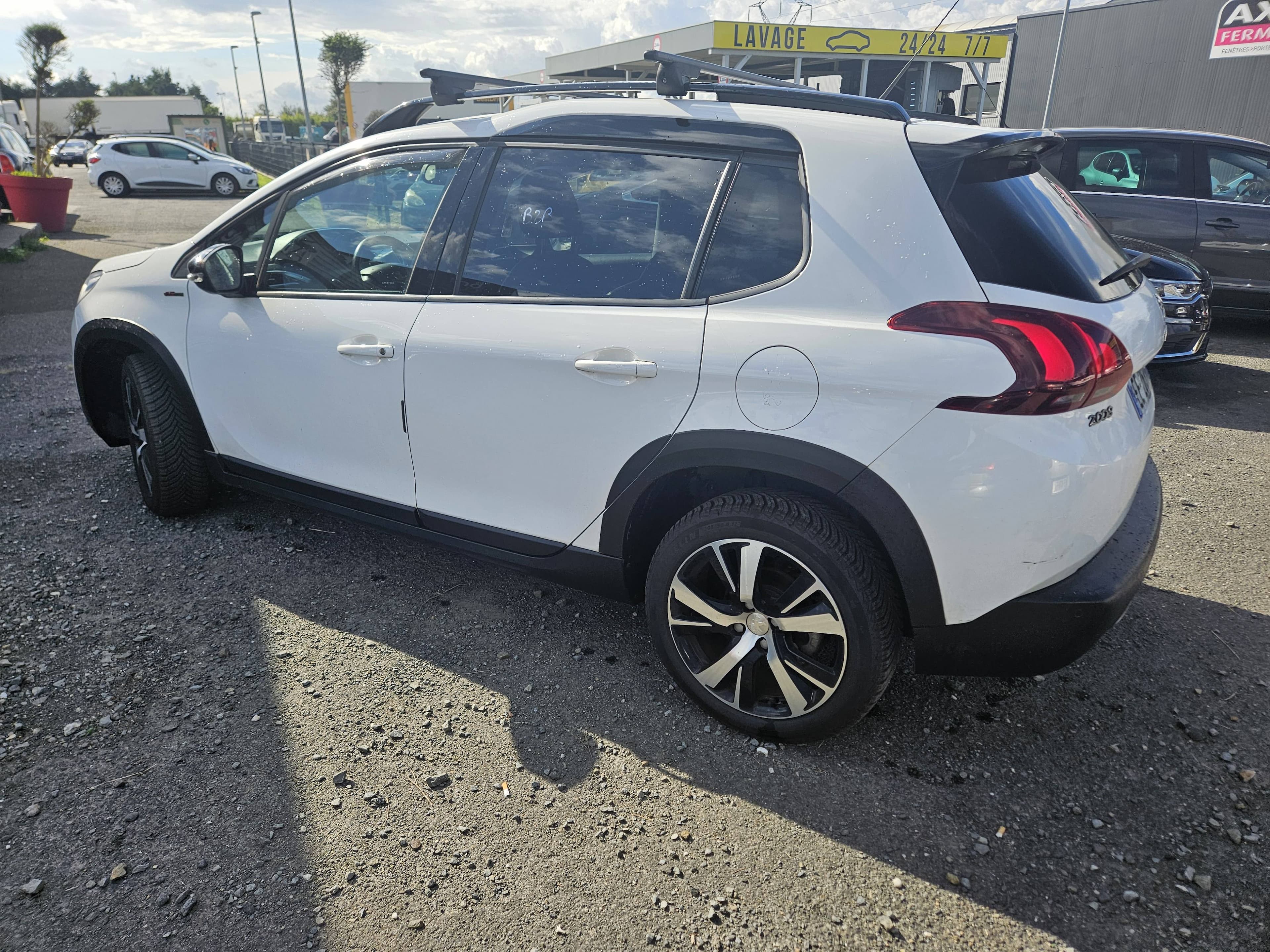 PEUGEOT 2008