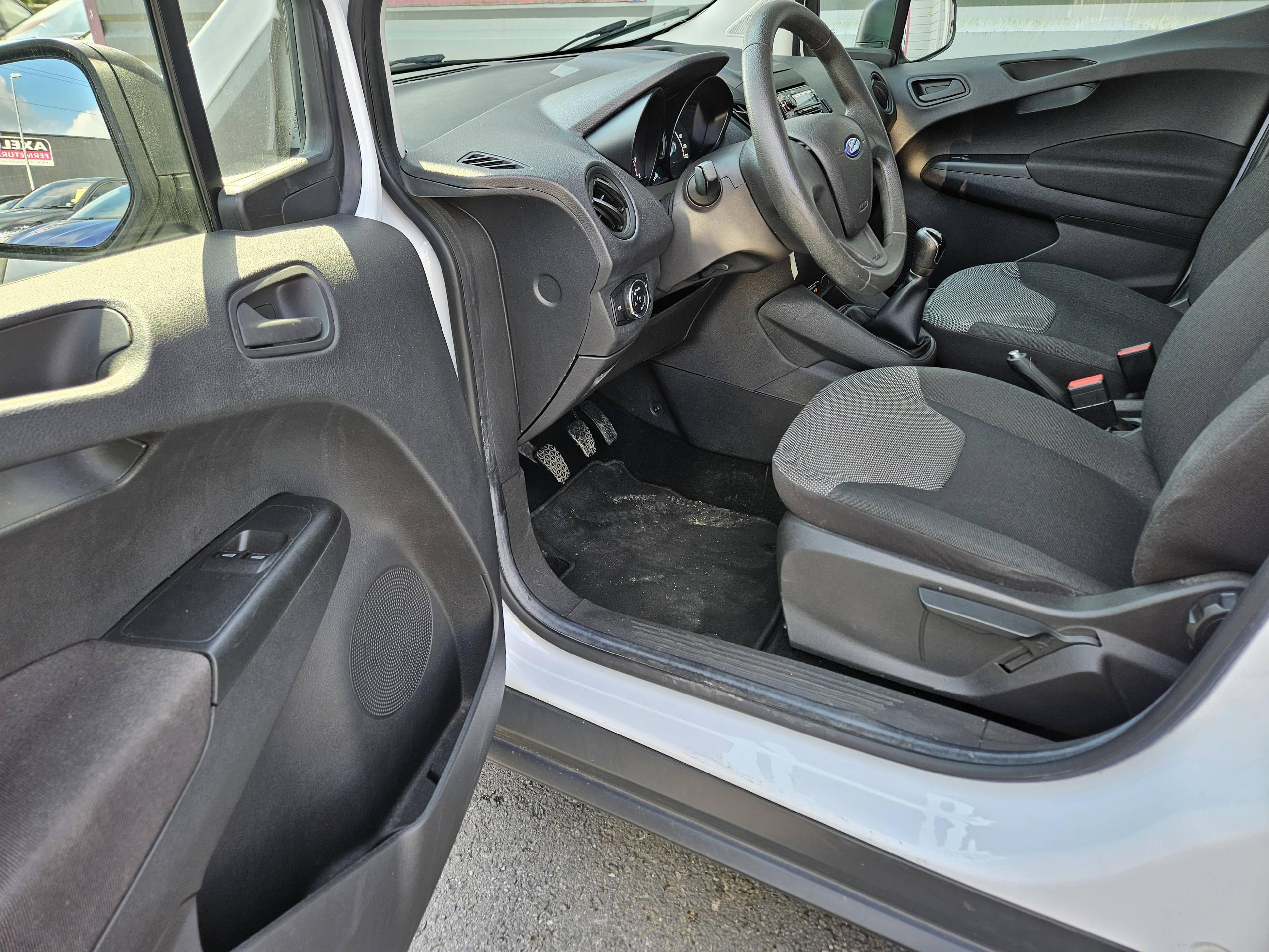 FORD TOURNEO COURIER