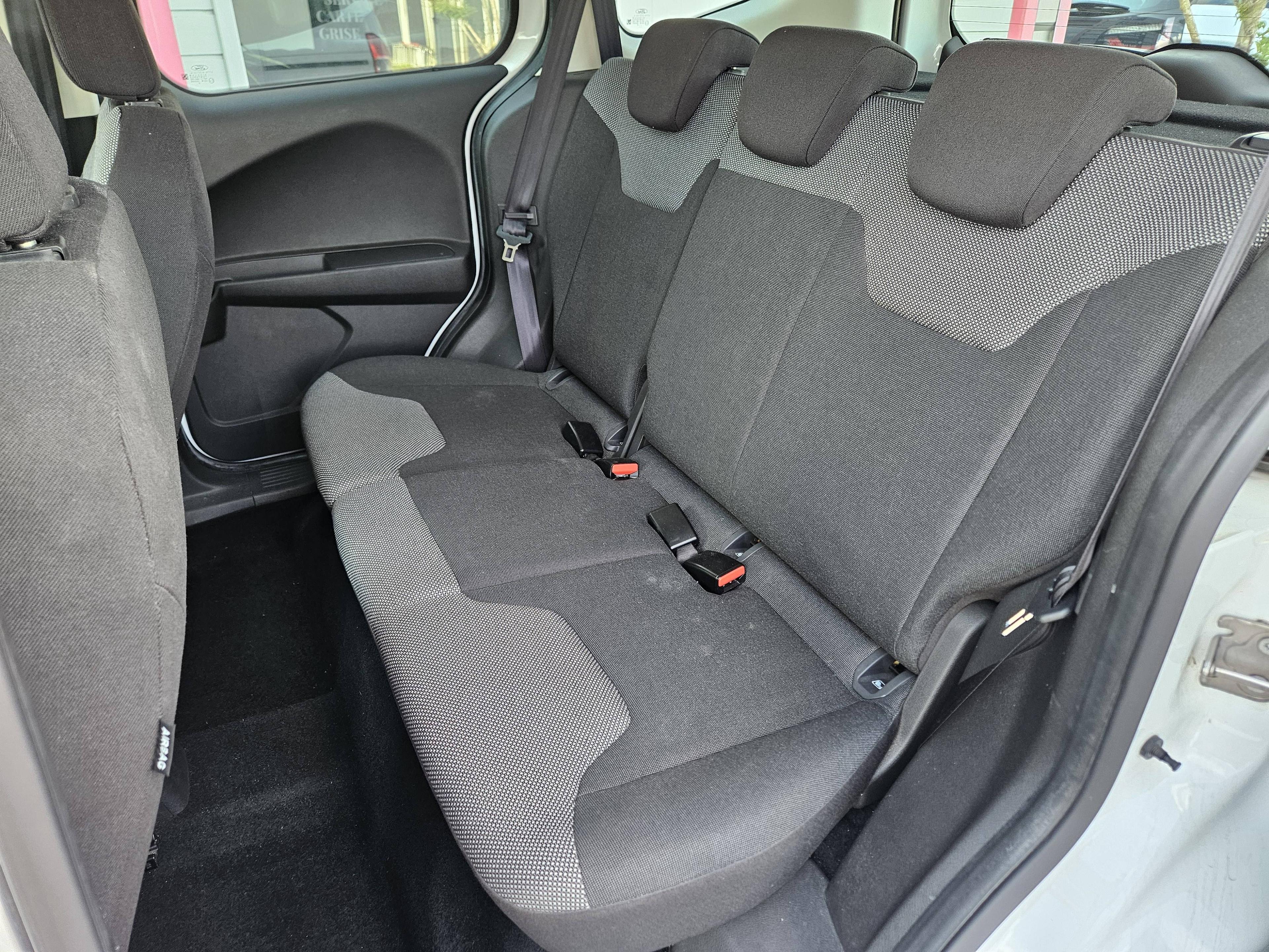FORD TOURNEO COURIER