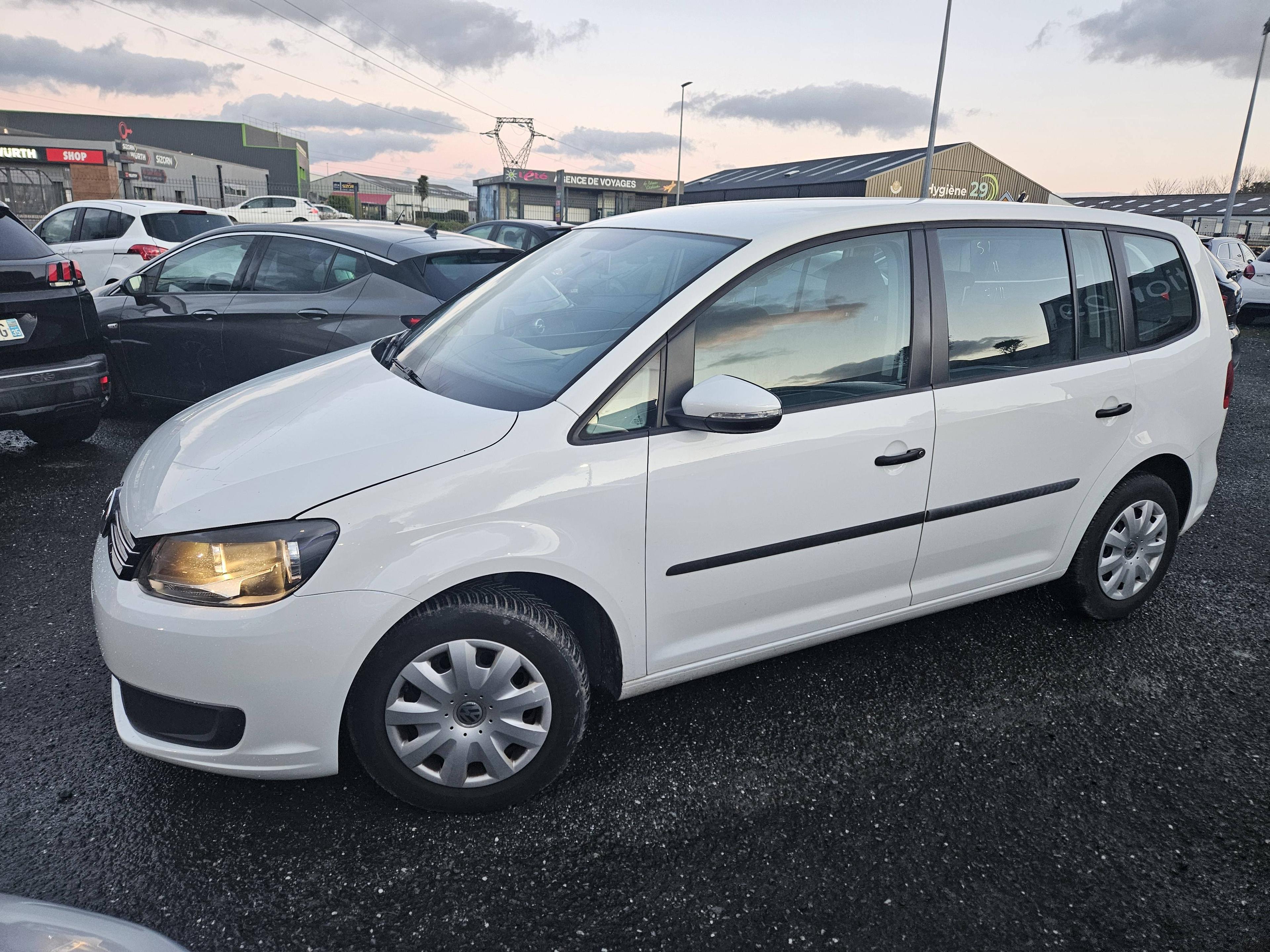 VOLKSWAGEN TOURAN