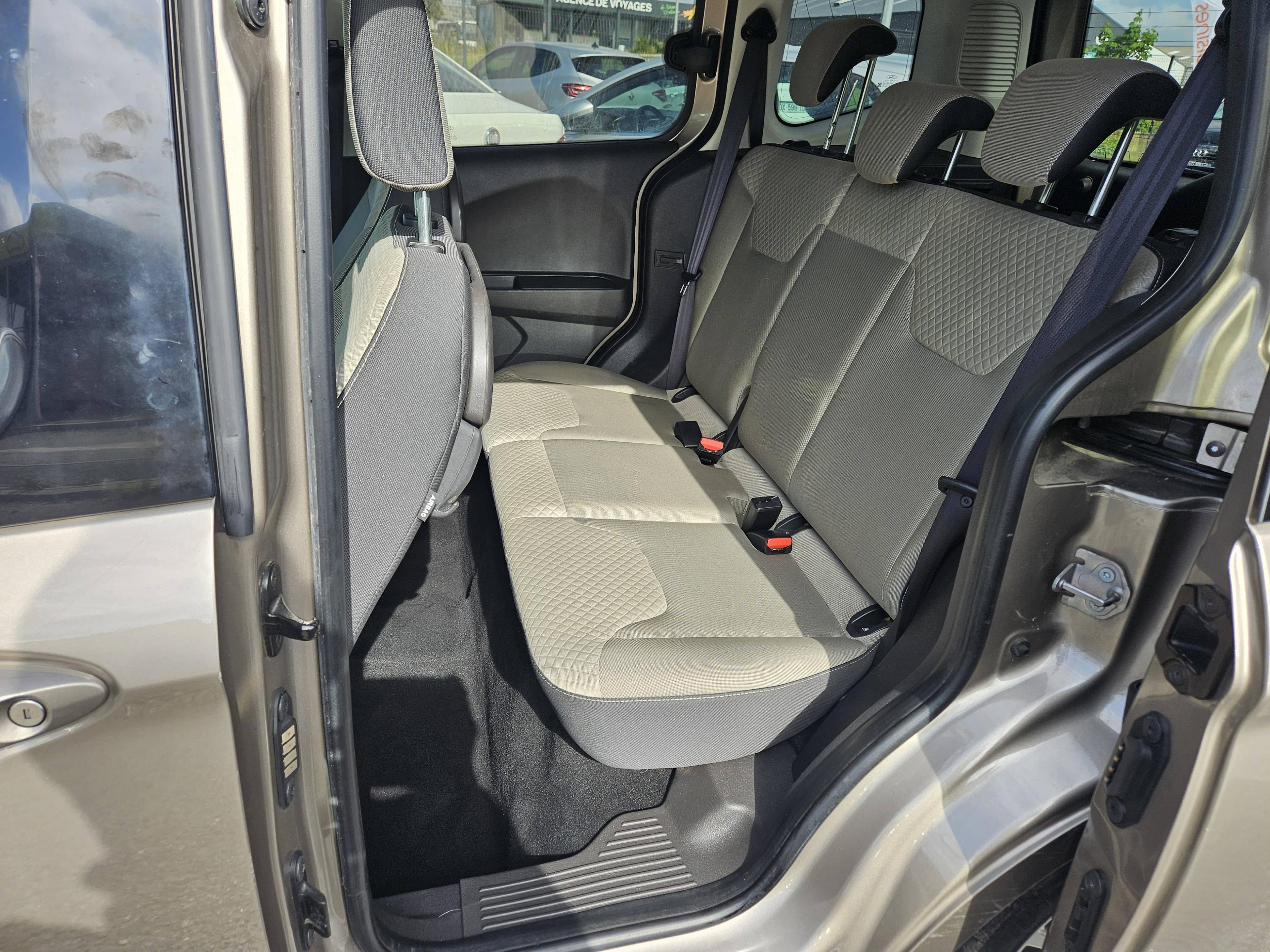 FORD TOURNÉO COURIER