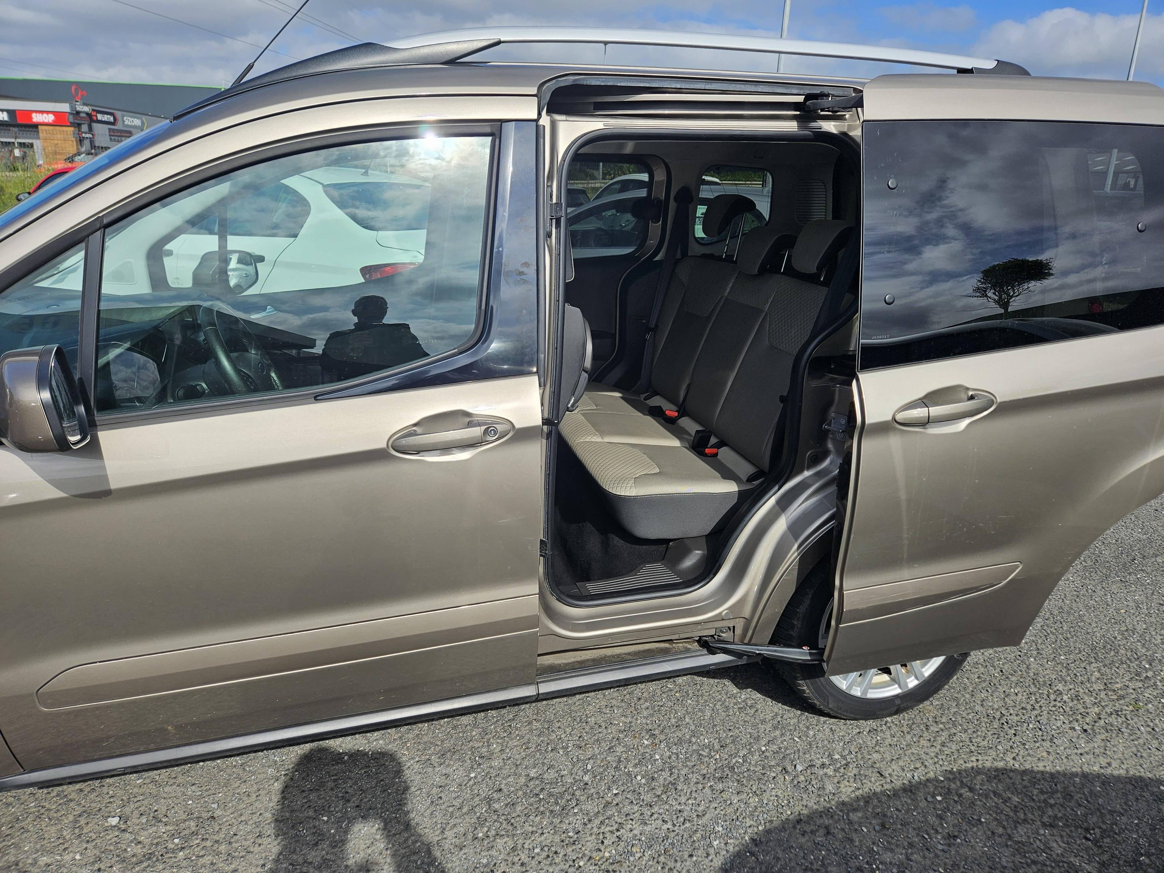 FORD TOURNÉO COURIER