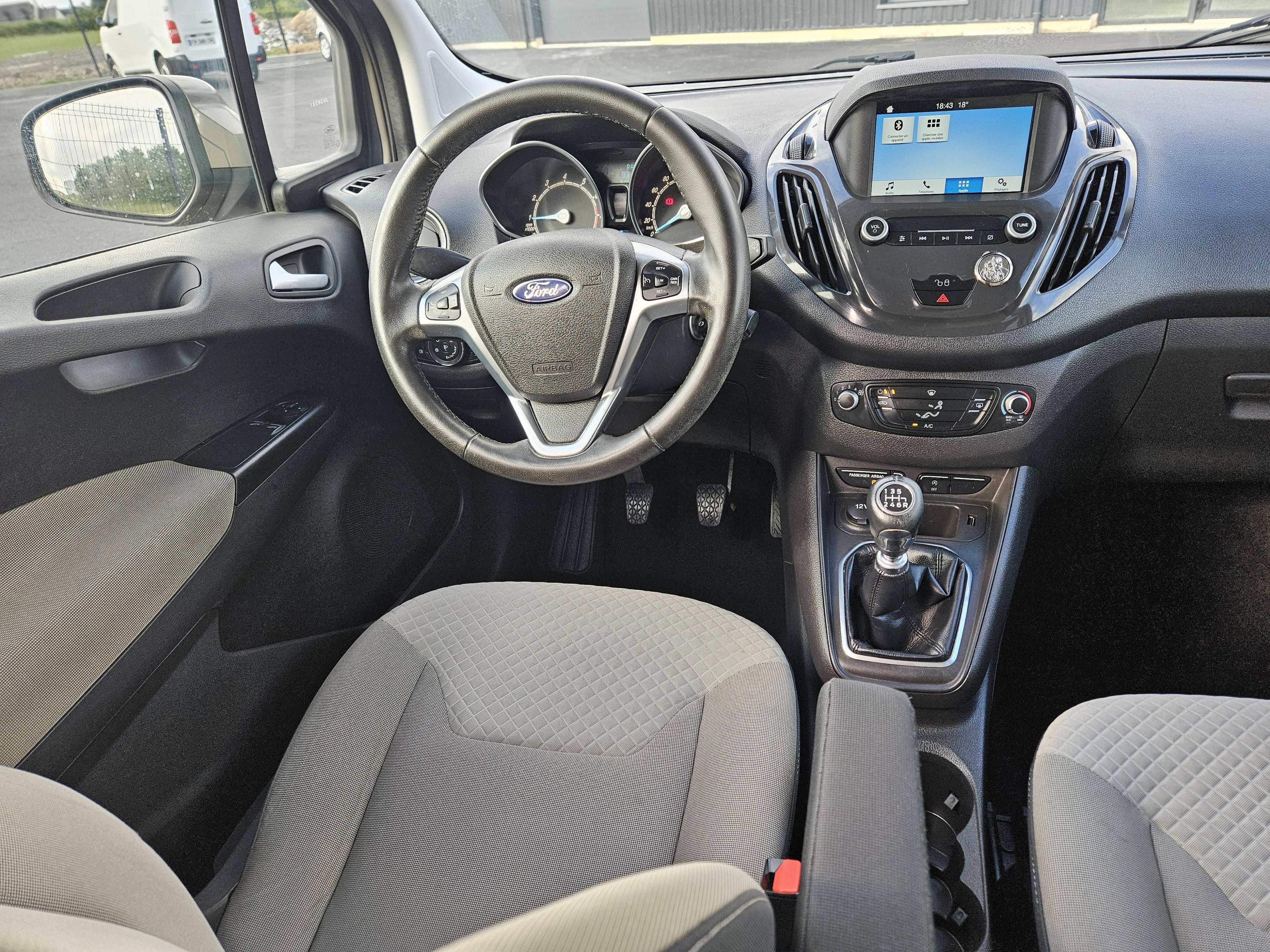 FORD TOURNÉO COURIER