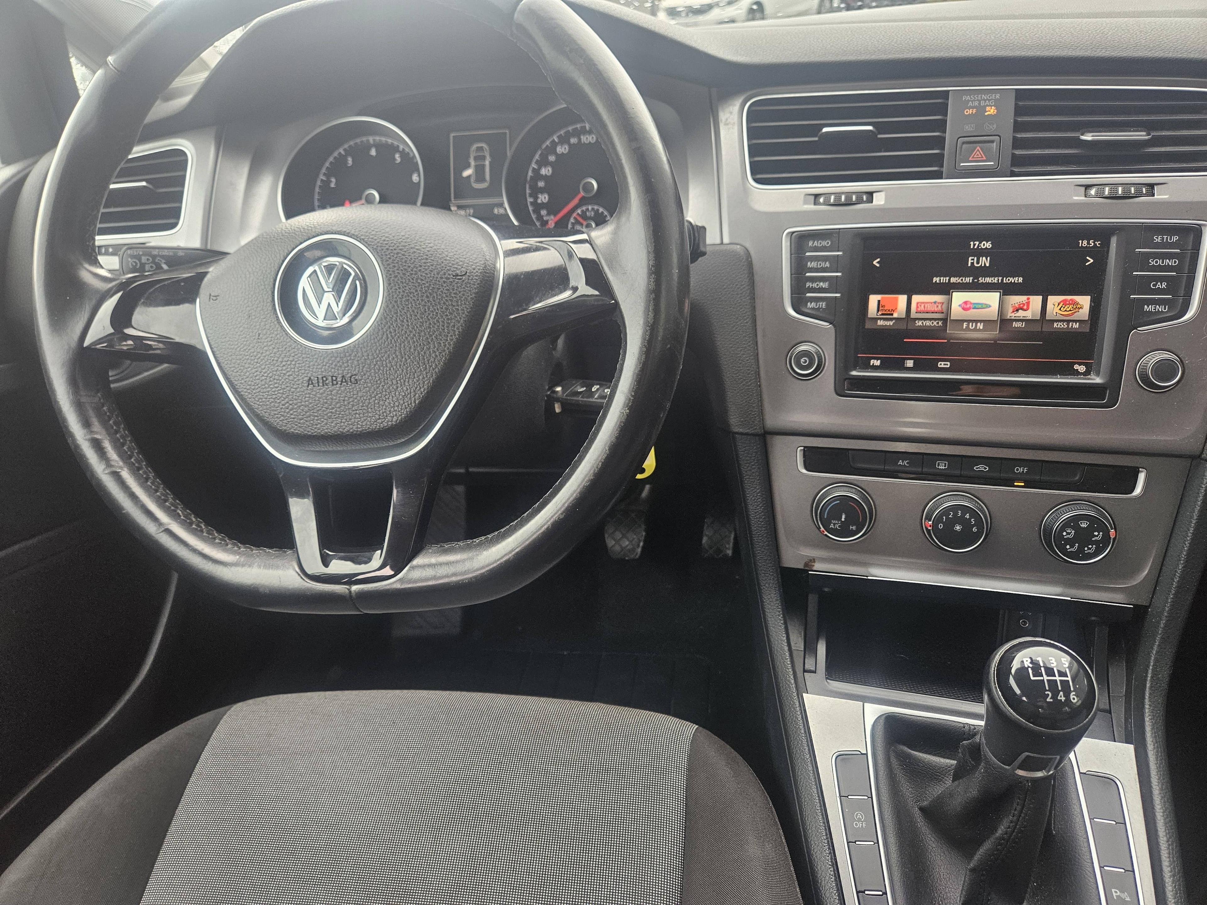 VOLKSWAGEN GOLF