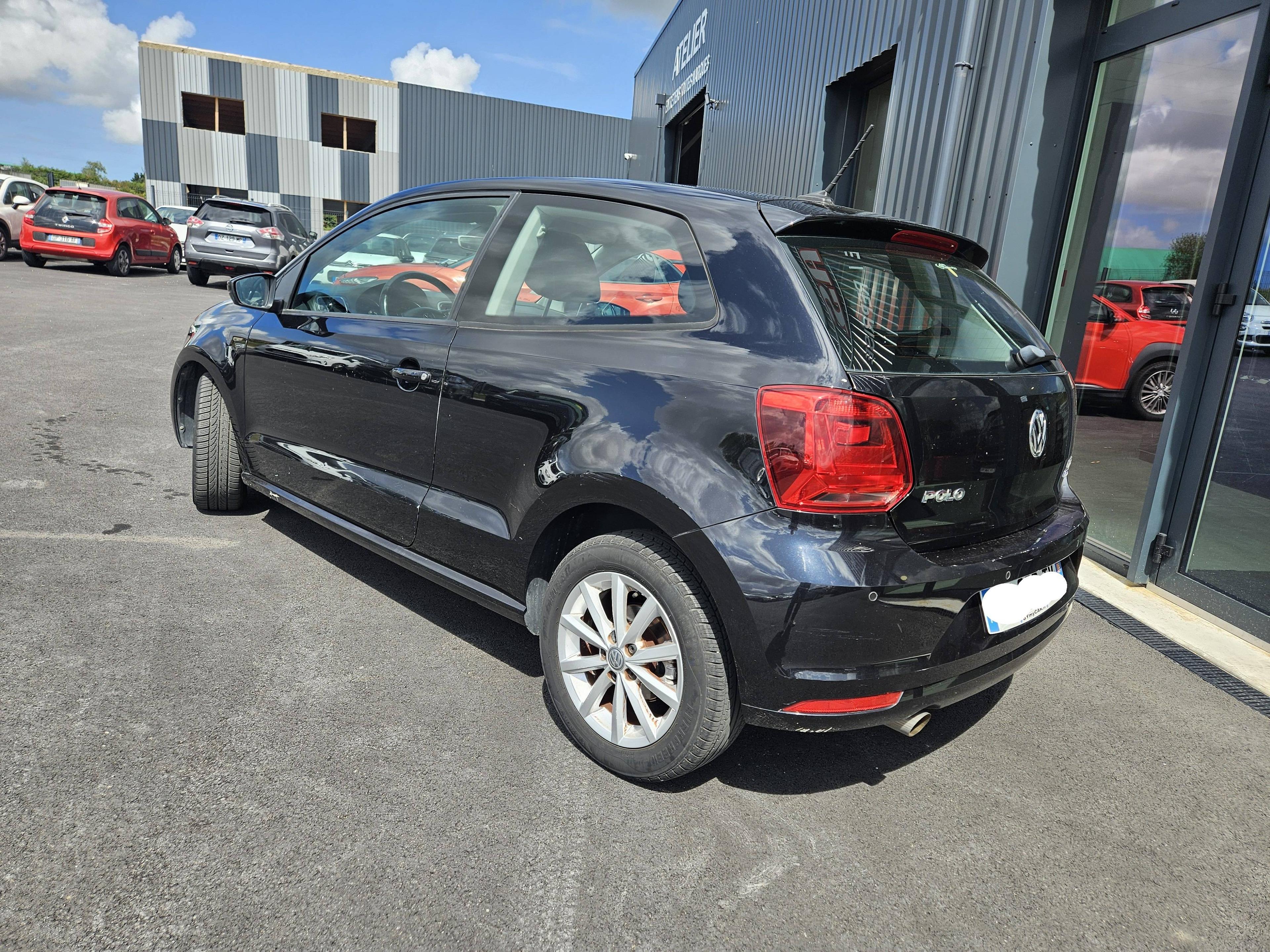 VOLKSWAGEN POLO